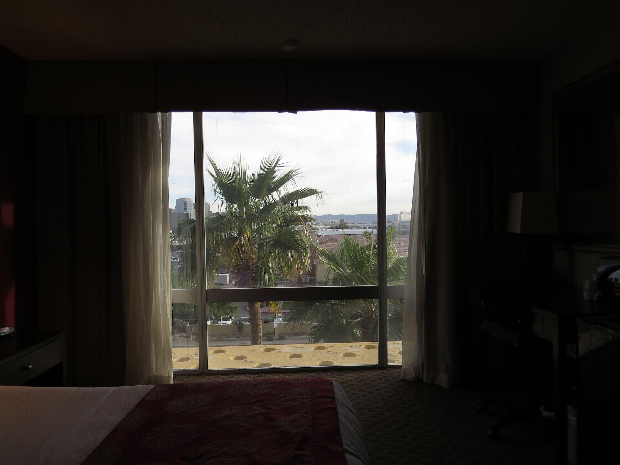 Holiday Inn Express & Suites Phoenix - Midtown, An Ihg Hotel Exterior foto